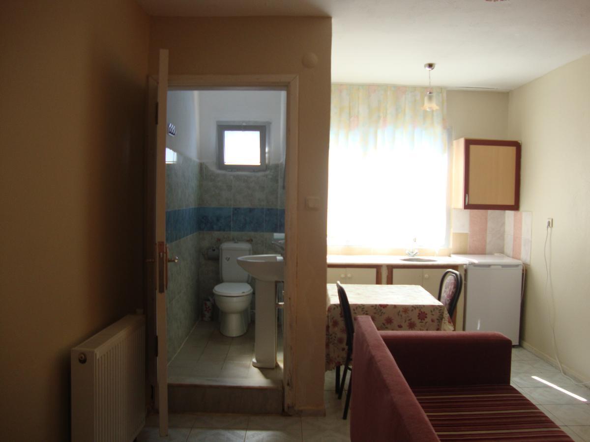 Degerli Motel Seferihisar Rum bild